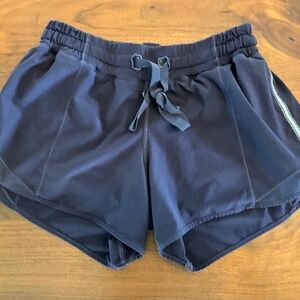 Lululemon Hotty Hot Short 2.5” in Navy, Size 4